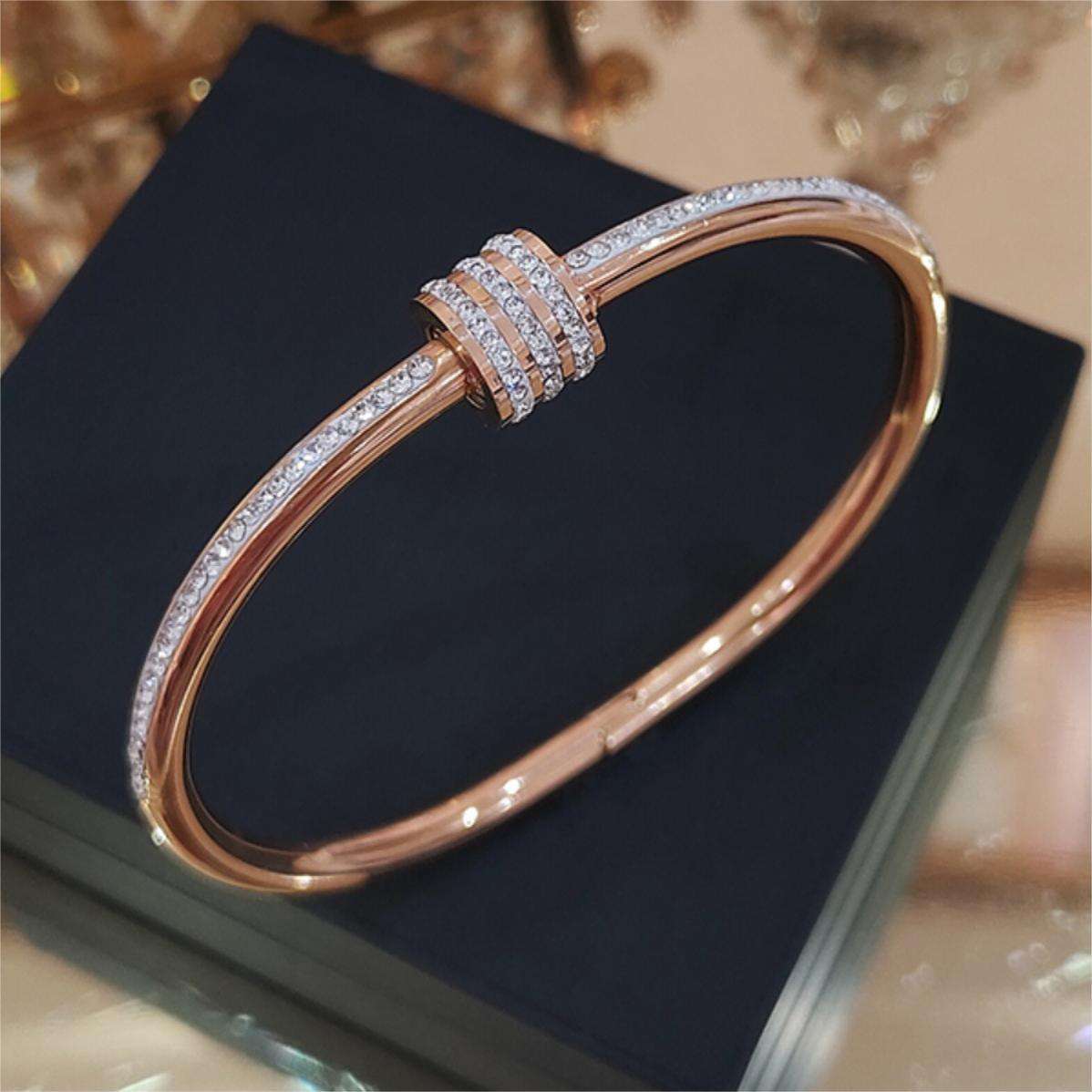 CleefLux™  Twist Lock Diamond Bangle